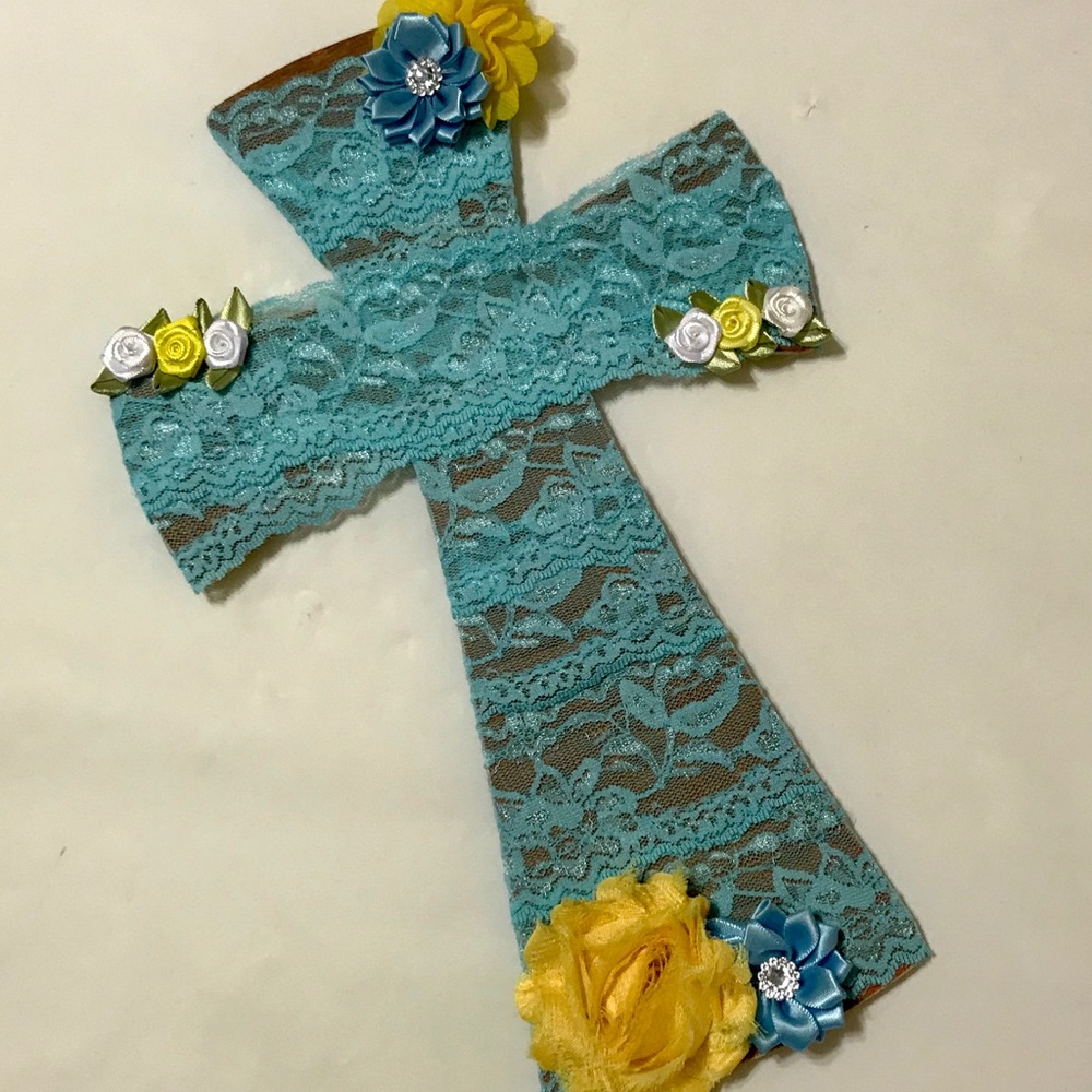 Floral cross wall decor